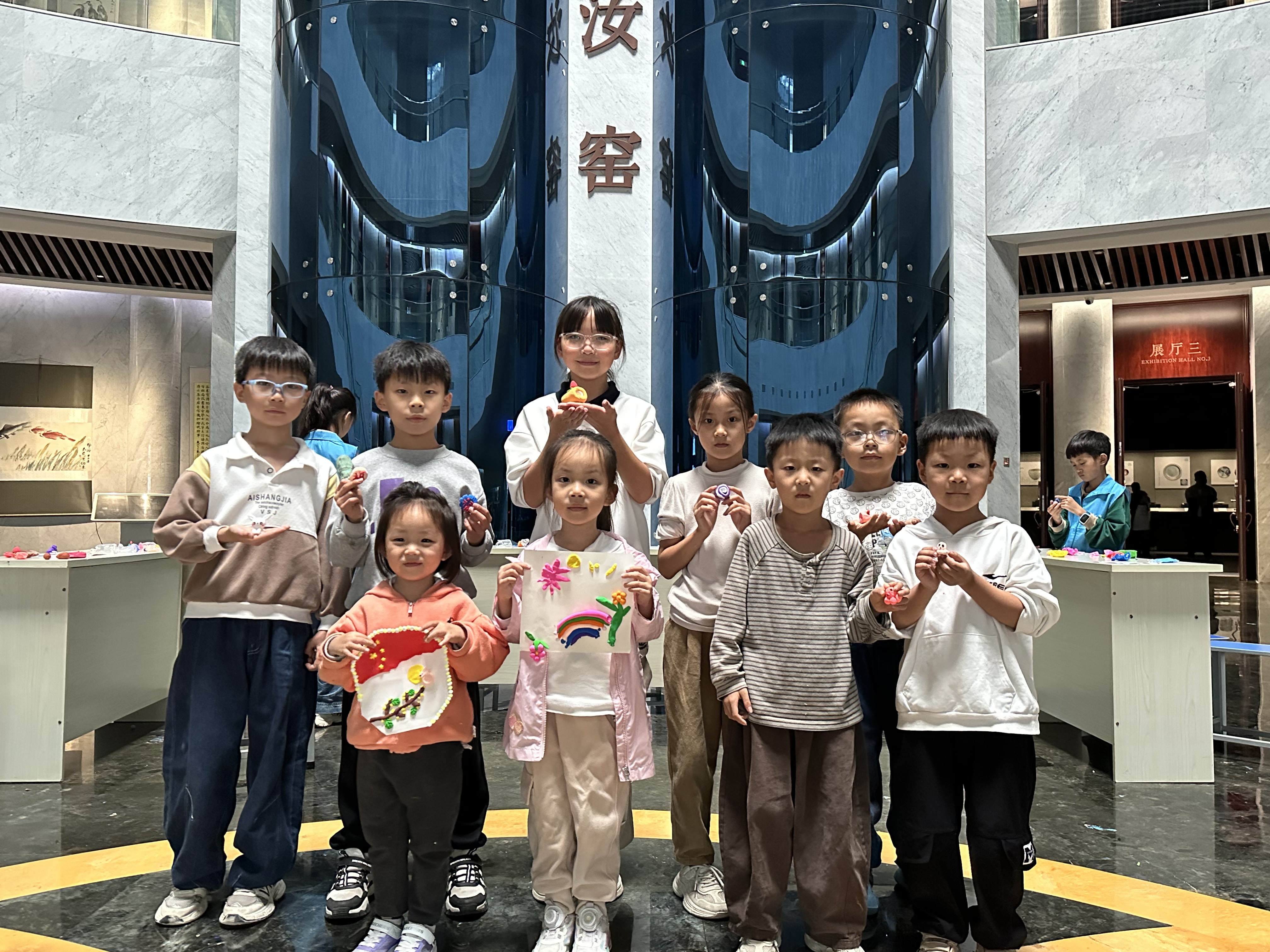 1.国庆期间汝州青瓷博物馆开展捏彩泥活动.jpg 1.国庆期间汝州青瓷博物馆开展捏彩泥活动.jpg